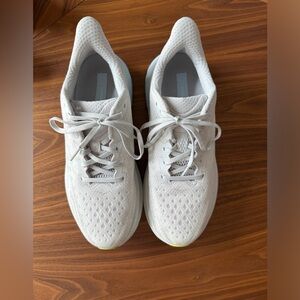 Hoka Clifton 9 shoes Size 9 B